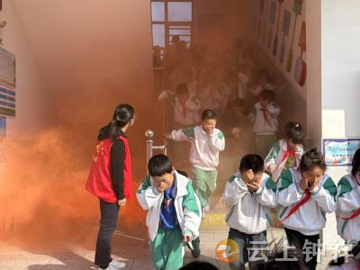校消联动练本领 科技助力筑平安——皇庄小学开展消防安全演练