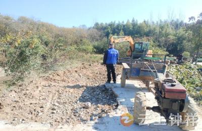 张集镇黑王寨村：网格员全力助力 破损路面焕新颜