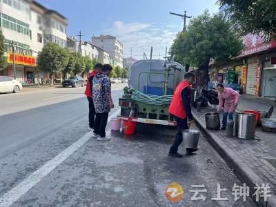长寿镇长寿社区：应急送水解民忧 基层服务显担当