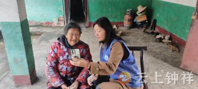 石牌镇石巷村：网格服务“零距离” 代缴认证暖民心