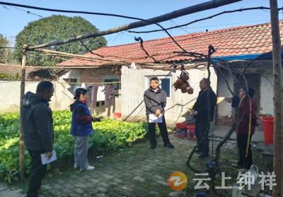 张集镇黑王寨村：网格员走访脱贫户 温情服务促振兴