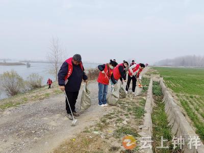守护汉江清波 共建美丽柴湖——柴湖镇开展汉江岸线清洁主题实践活动