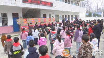 钟祥信达电器捐赠空调设备  呵护乡村师生温暖过冬