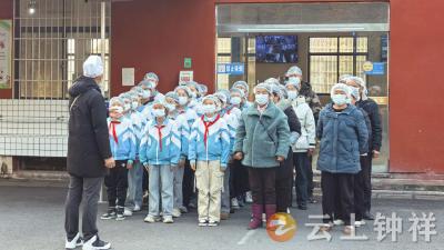 石牌镇荆台小学“食堂开放日”全链督查守护舌尖安全