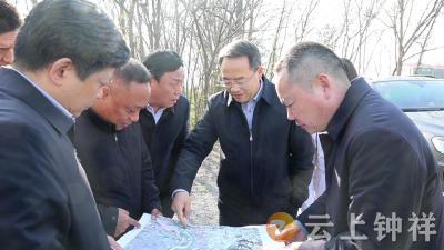 张勇检查文集镇“清洁家园”行动开展情况