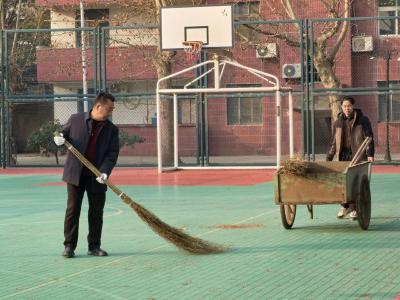 文集镇：全员大扫除 扮靓机关院