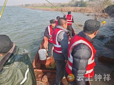 洋梓镇：以河长制促河长治 清网净滩护碧水