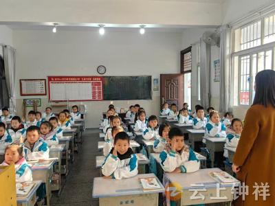 莫愁小学：表彰“孝雅少年” 文明新风充盈校园