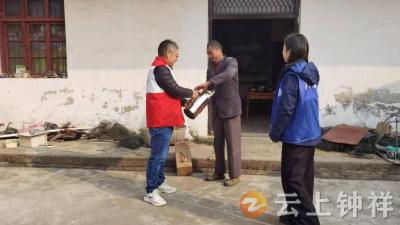 冷水镇铜钱村：寒潮送暖守初心 网格服务暖民心