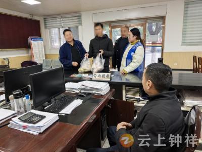 胡集镇桥垱社区：网格员暖心帮扶照亮回归路