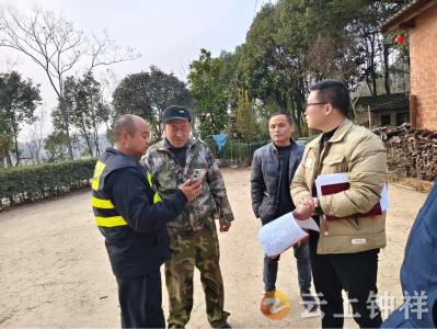 “迷彩绿”出动！东桥镇基干民兵化身“医保代办侠”暖民心