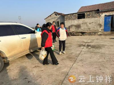 长寿镇社工站开展“暖心相伴、点亮希望”志愿服务活动