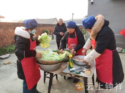 巧手包饺迎冬至 温情邻里暖社区——旧口镇社工站开展冬至关爱主题活动