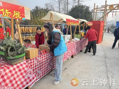 文集镇社工站开展“助农纾困·直播惠农”志愿者帮扶活动