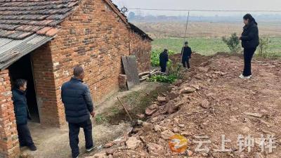 洋梓镇莲花村：网格调解暖民心 屋界纠纷化春风