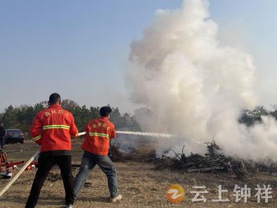 钟祥市东桥镇开展防火设备演练 提升网格队伍应急处置能力