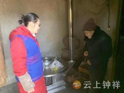 冷水镇乔坡村：寒潮送暖护高龄 网格履职筑平安
