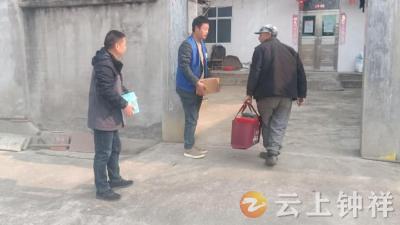 冷水镇付泉村：暖心慰问暖童心 帮扶关怀显真情