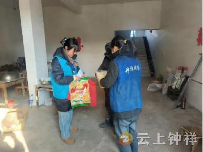 冷水镇共兴村：冬日排查护安全 暖心慰问显温情 