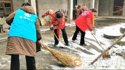 东桥镇：以爱为锹，铲出冬日温暖通道 