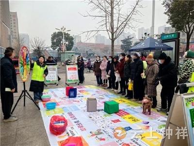 红色宣讲持续发力 分类行动深入人心——钟祥市2026年“红色宣讲员 垃圾变资源”系列活动走进王府广场