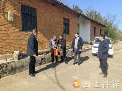 情暖柳河送温暖 走访慰问暖民心