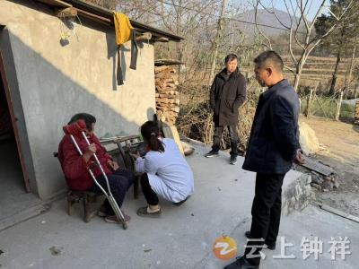 东桥镇马岭村：网格员走访独居老人 真情暖人心