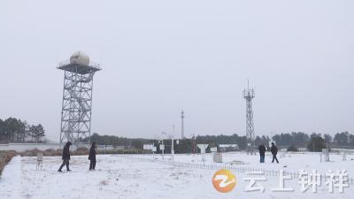 钟祥市气象局顶风冒雪测实况助力防灾减灾