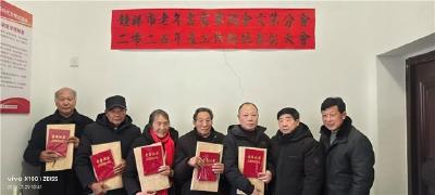 钟祥市老年书画家协会文集分会：笔墨抒怀暖乡邻 老有所为树标杆