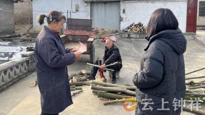 冷水镇松柏村开展入户宣传 织密森林“防火网”