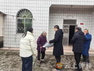 文集镇：寒冬送温暖 情暖百岁人