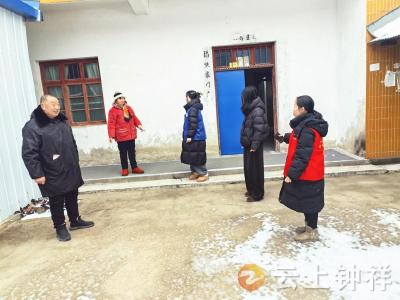 文集镇沿河村：雨雪走访暖民心 精准守护筑平安