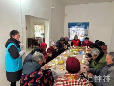 长寿镇社工站：粥暖情浓 邻里相伴