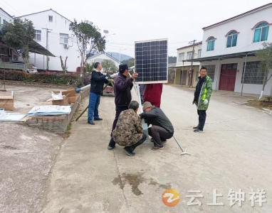 张集镇宗湾村：干群同心装路灯 照亮乡村幸福路