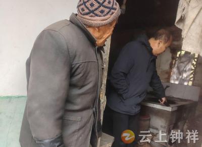 张集镇蔡岭村：查隐患 话民生 共谋发展新篇