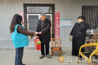 磷矿镇：入户敲门暖民心 安全守护迎新春