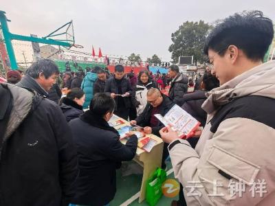 钟祥市东桥司法所：新春大集普法忙 护航群众平安年