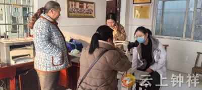 石牌镇伍冲村：义诊进村护眼明 暖人心扉获点赞