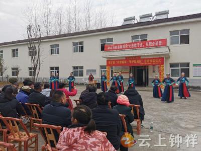 磷矿镇：爱心捐赠暖福利院 寒冬时节传温情