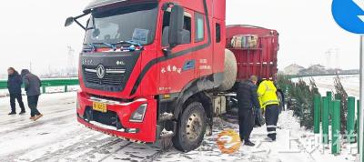 磷矿镇：风雪中淬炼担当 寒潮里守护平安