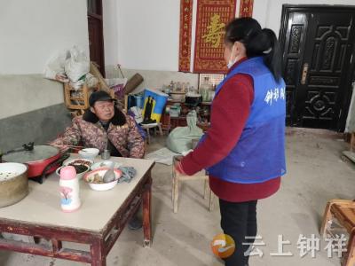 冷水镇鲍岗村：“网格敲门”筑牢安全暖屏障