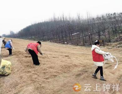 “志愿红”守护母亲河——郢中街道冯家岭社区志愿者为汉江“美颜”