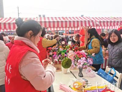 【接您回家·返乡季】购一束花 献一份爱——东桥镇东桥社区残疾人手工扭扭棒花朵热销