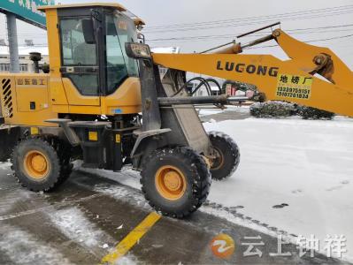 钟祥市张集镇蔡岭村网格站：迎寒除冰雪 真情暖民心