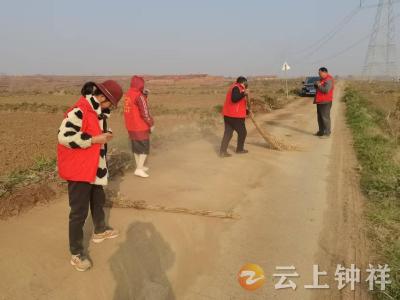 文明实践引领新风尚——长寿镇汤林村干群合力开展道路环境整治