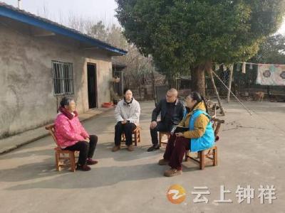 东桥镇社工站：寒冬暖人心 健康过大年