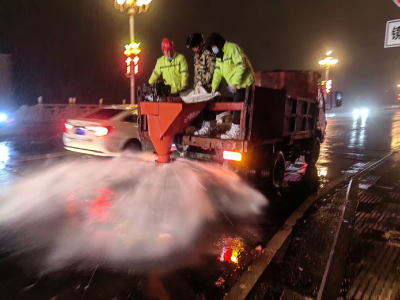 雪映初心  守护不停  城管人与您温暖同行