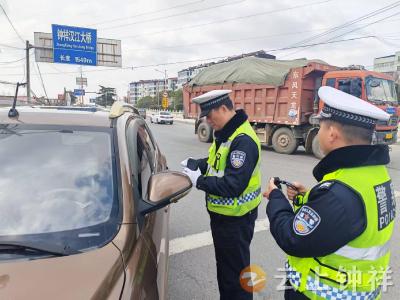 节后返岗第一天 钟祥公安交警“满格电”投入工作
