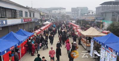 【接您回家·返乡季】冷水镇新春赶大集：年味里藏机遇 服务中暖民心