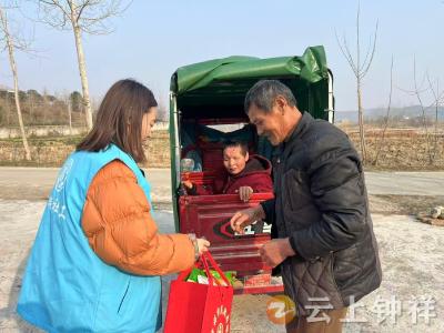 长滩镇社工站开展春节前慰问活动 情暖困难群众